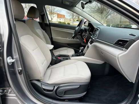 Used 2019 Hyundai Elantra SE image 25