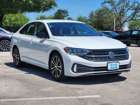 Used 2023 Volkswagen Jetta Sport FWD image 3