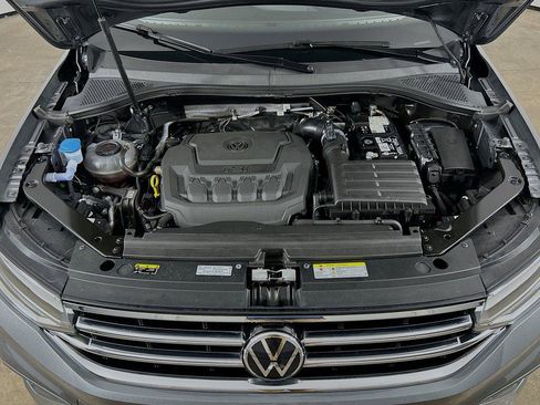 Certified 2024 Volkswagen Tiguan SE w/ Panoramic Sunroof Package AWD/4WD image 30