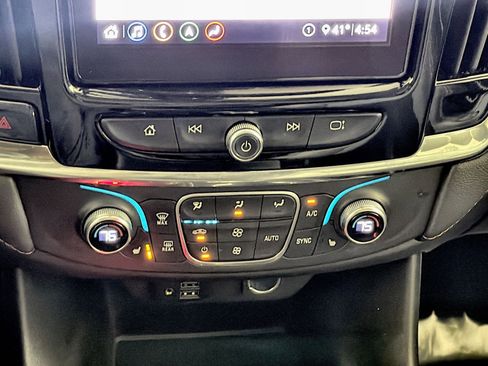 Used 2020 Chevrolet Traverse RS image 14