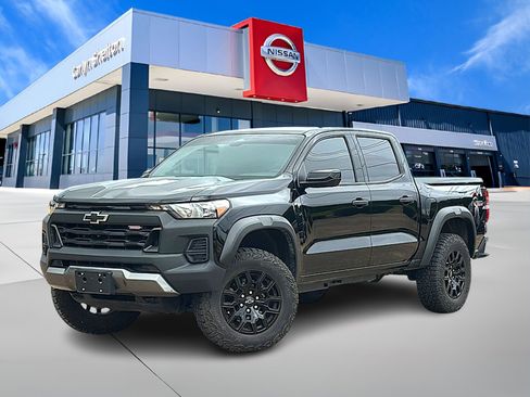 Used 2023 Chevrolet Colorado Trail Boss w/ Technology Package AWD/4WD image 1