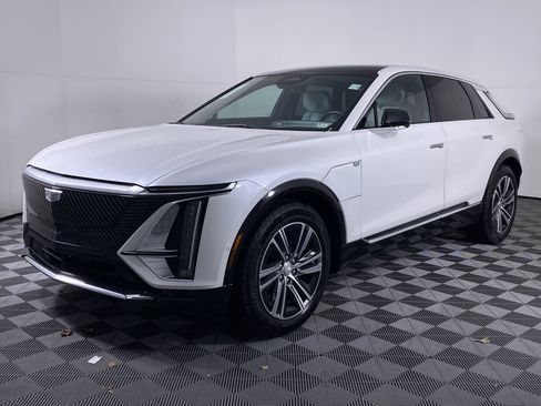 Certified 2024 Cadillac Lyriq Luxury w/ LPO, Floor Liner Package image 17