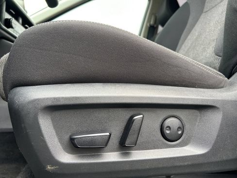 Used 2024 Nissan Rogue SV FWD image 25