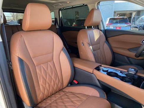 New 2026 Nissan Rogue Platinum image 9