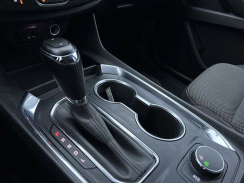 Used 2019 Chevrolet Traverse LT image 16