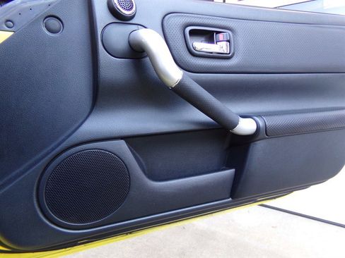 Used 2004 Toyota MR2 image 39