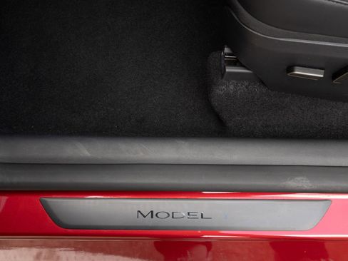 Used 2024 Tesla Model Y 2WD image 18