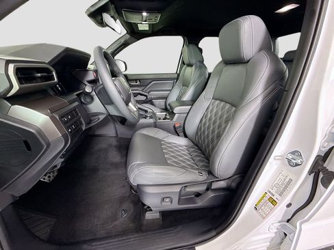 Used 2025 Toyota Tacoma TRD Sport AWD/4WD image 19