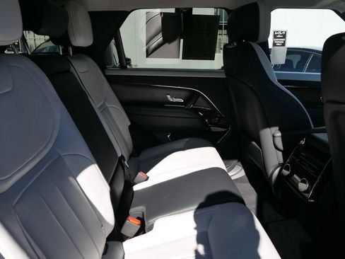 Used 2023 Land Rover Range Rover Sport SE Dynamic image 23