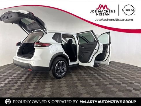 Used 2025 Nissan Rogue SV image 14