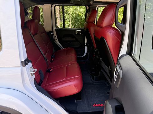 Used 2024 Jeep Wrangler Unlimited Rubicon 392 AWD/4WD image 27