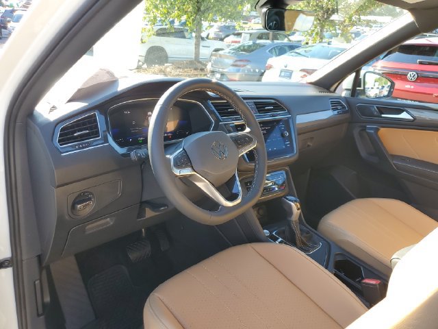 Certified 2023 Volkswagen Tiguan SE w/ Panoramic Sunroof Package FWD image 24