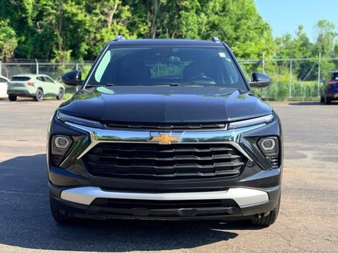 Used 2024 Chevrolet TrailBlazer LT w/ LT Cold Weather Package AWD/4WD image 3