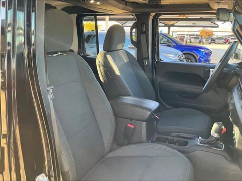 Certified 2024 Jeep Gladiator Sport image 9