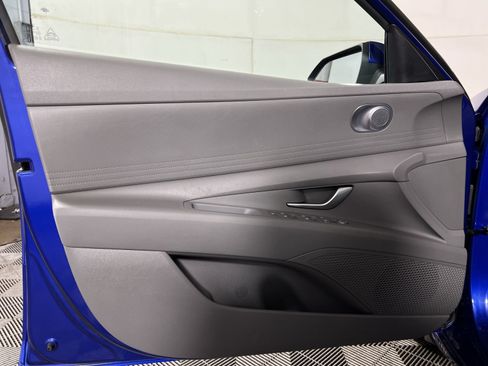 Used 2023 Hyundai Elantra SE FWD image 14