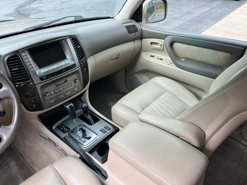 Used 2006 Toyota Land Cruiser image 40