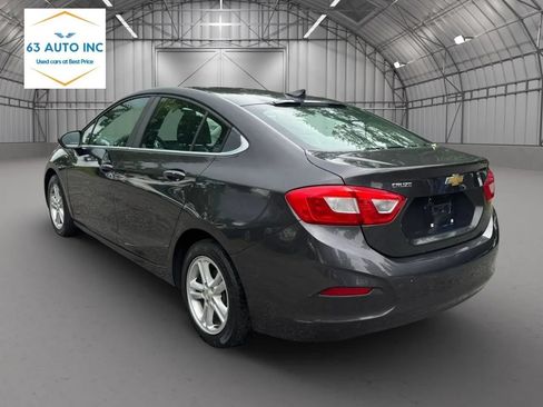 Used 2017 Chevrolet Cruze LT w/ Sun And Sound Package FWD image 3