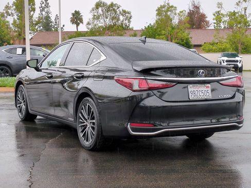 Used 2022 Lexus ES 300h w/ Premium Package image 7