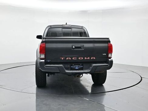 Used 2016 Toyota Tacoma TRD Sport image 8