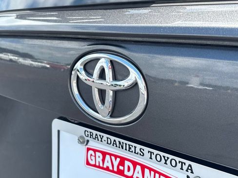 Used 2019 Toyota RAV4 XLE FWD image 31
