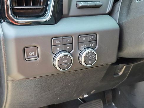 New 2025 GMC Sierra 3500 Denali w/ Denali Reserve Package image 24