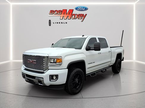 Used 2015 GMC Sierra 2500 Denali image 1
