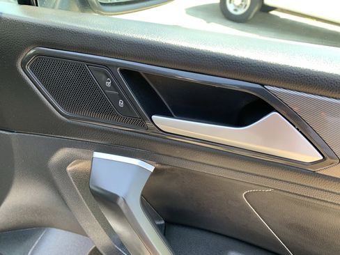 Used 2023 Volkswagen Tiguan SE FWD image 42