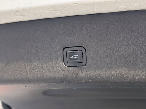 Used 2019 Chevrolet Traverse LT w/ LT Premium Package image 46