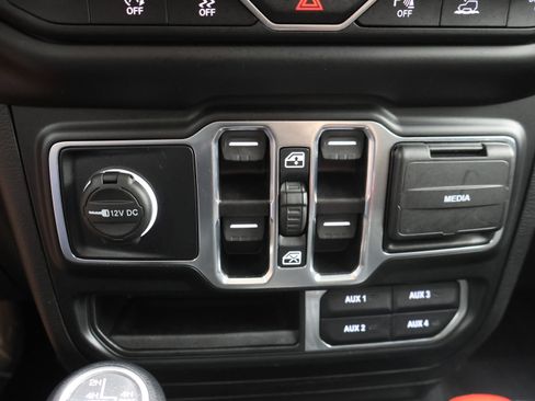 Used 2022 Jeep Wrangler Unlimited Sahara w/ LED Lighting Group AWD/4WD image 41