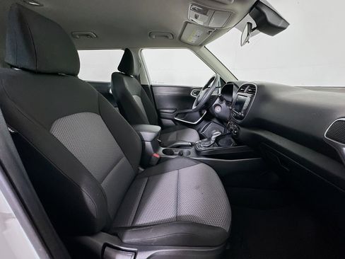 Used 2025 Kia Soul LX w/ LX Technology Package FWD image 29