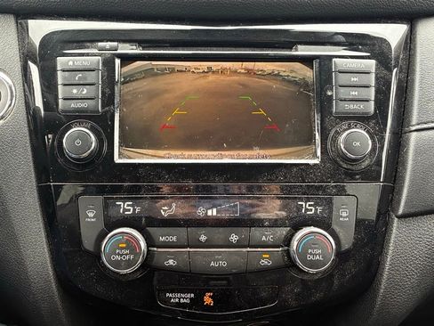 Used 2020 Nissan Rogue SV image 6