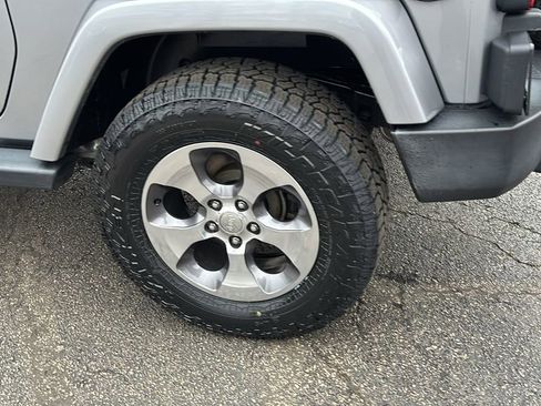 Used 2017 Jeep Wrangler Sahara image 9