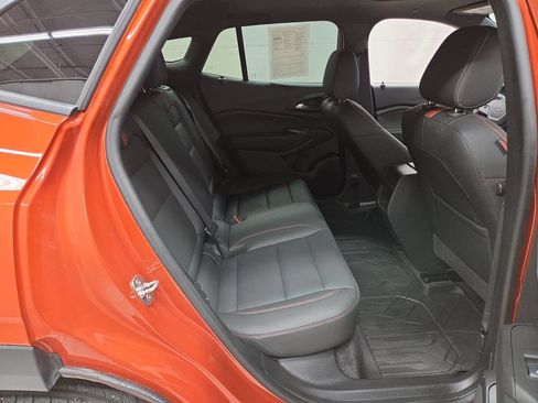 Used 2024 Chevrolet Trax RS w/ Sunroof Package FWD image 11