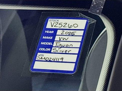 New 2025 Volkswagen Tiguan SE image 24