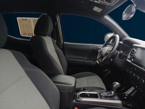 Used 2021 Toyota Tacoma TRD Off-Road w/ Technology Package image 17