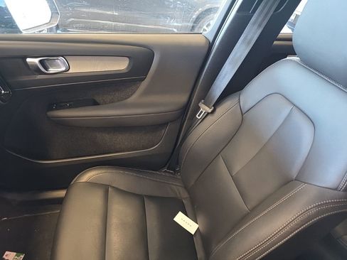 Used 2024 Volvo XC40 B5 Core image 6