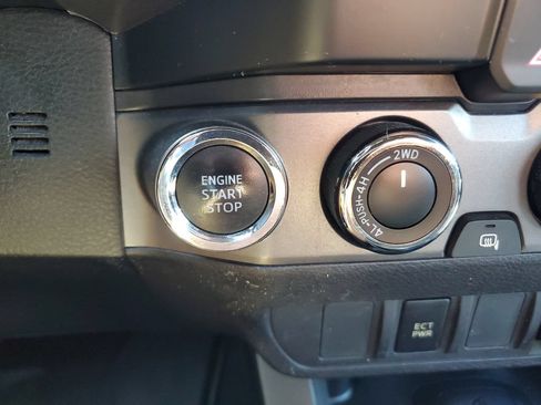 Certified 2020 Toyota Tacoma TRD Sport AWD/4WD image 25