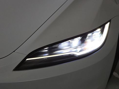 Used 2024 Tesla Model 3 Standard Range RWD image 33