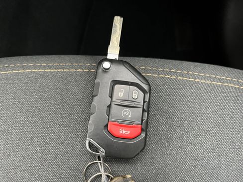 Used 2025 Jeep Wrangler Sahara image 22