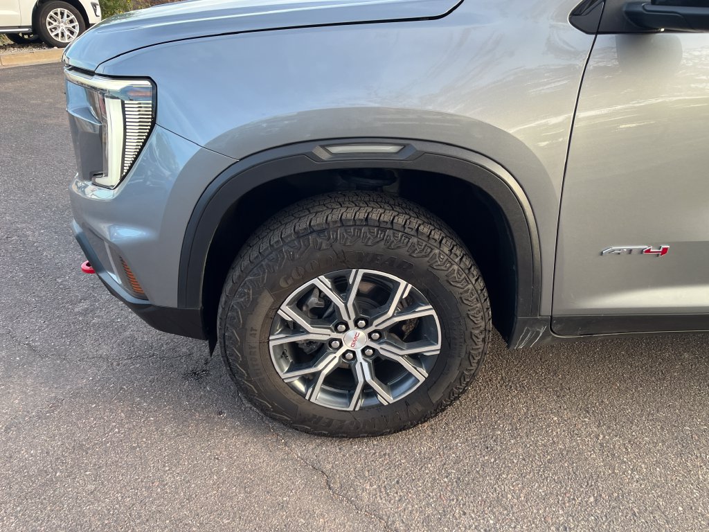 Used 2025 GMC Acadia AT4 AWD/4WD image 9