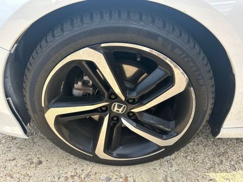 Used 2018 Honda Accord Sport image 17