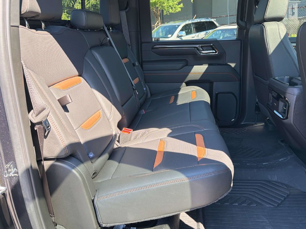 Used 2024 GMC Sierra 2500 AT4 w/ AT4 Premium Plus Package AWD/4WD image 28