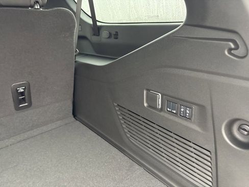 New 2026 Chevrolet Suburban High Country image 7