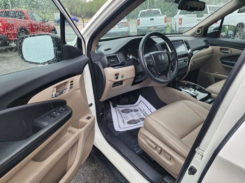 Used 2016 Honda Pilot Touring image 16