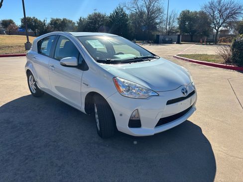 Used 2012 Toyota Prius C Three image 3