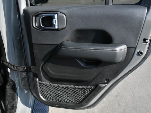 Used 2023 Jeep Gladiator Overland image 41