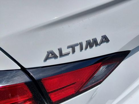 Used 2025 Nissan Altima 2.5 SV FWD image 16