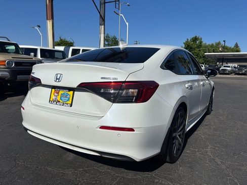 Used 2024 Honda Civic Touring image 3