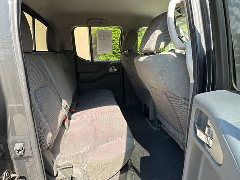 Used 2015 Nissan Frontier SV w/ SV Value Truck Package AWD/4WD image 26
