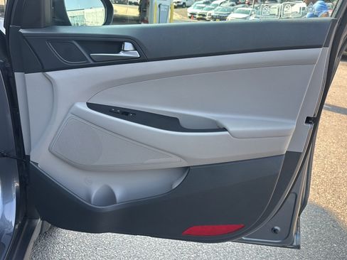 Used 2016 Hyundai Tucson SE w/ Option Group 02 AWD/4WD image 17